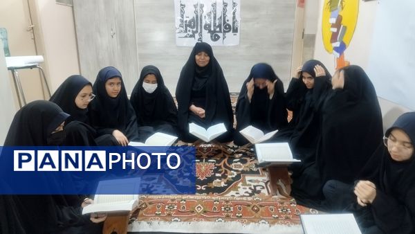 محفل انس با قرآن در دبیرستان شاهد تکتم