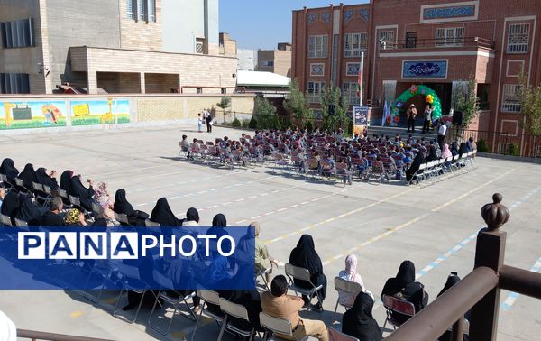 برگزاری جشن شکوفه ها در دبستان حاج تقی احدیان ناحیه ۶ مشهد