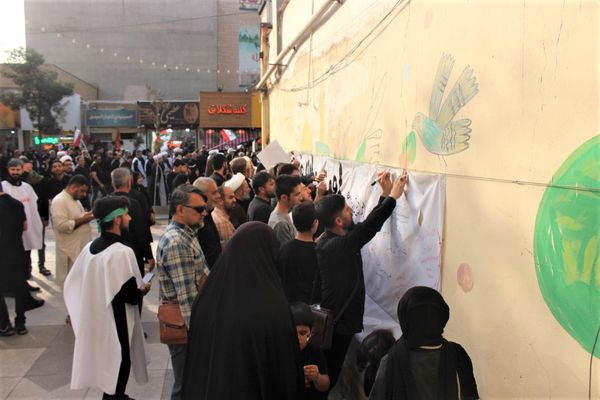 حماسه حضور نوجوانان کفن‌پوش قمی در راهپیمایی «عهد خون»