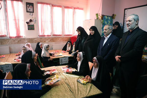 آیین تجهیز ۴۰۰۰ کتابخانه کلاسی با حضور وزیر آموزش و پرورش