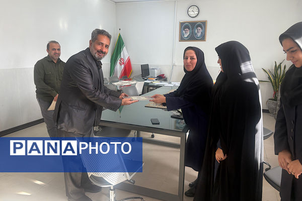 تقدیر از مدیران و معاونین پرورشی مدارس فعال اسلامشهر در اجرای برنامه‌های فرهنگی روز دانش آمور