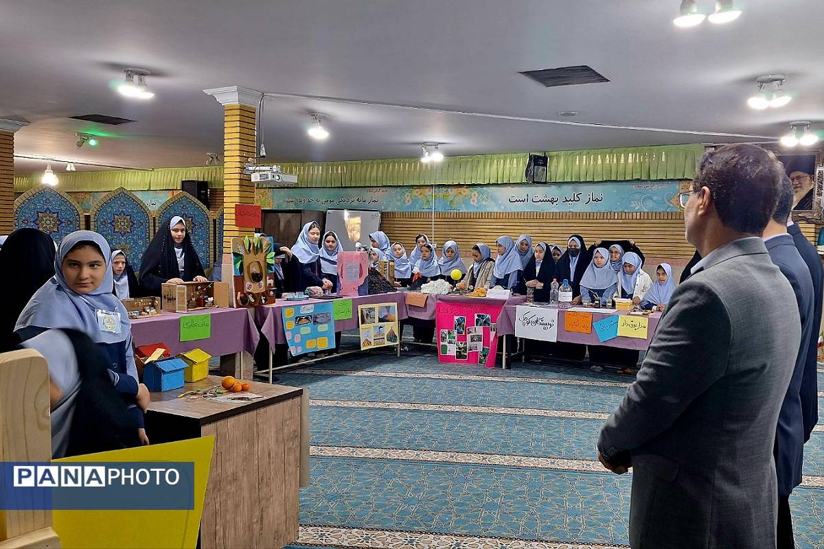 نمایشگاه پژوهش به مناسبت هفته پژوهش در دبستان حکمت نبوی ناحیه دو شهرری 