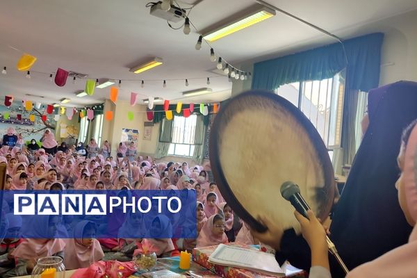 برگزاری جشن دهه کرامت در دبستان شاهد فاطمه الزهرا(س) شیراز