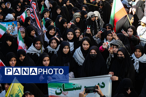 حضور پرشور دانش آموزان زنجانی در راهپیمایی ۱۳ آبان