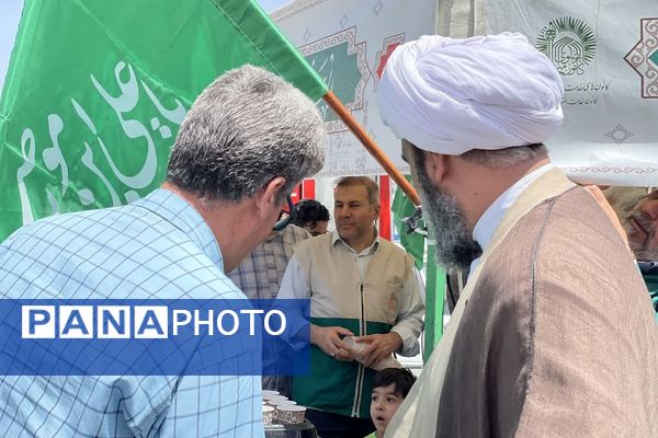 فرهنگیان شهرستان ملارد با حضور خود در نمازجمعه این هفته یاد شهید رجایی را گرامی داشتند 