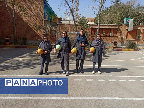 المپیاد ورزشی درون مدرسه ای در دبیرستان دخترانه ۱۳ آبان