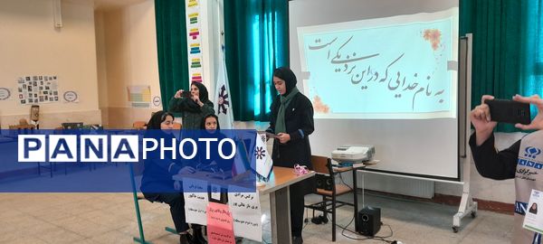 افتتاحیه نمایشگاه پژوهشی و فناورانه دبیران و دانش‌آموزان شهرستان ملارد در دبیرستان فرزانگان استعداد درخشان