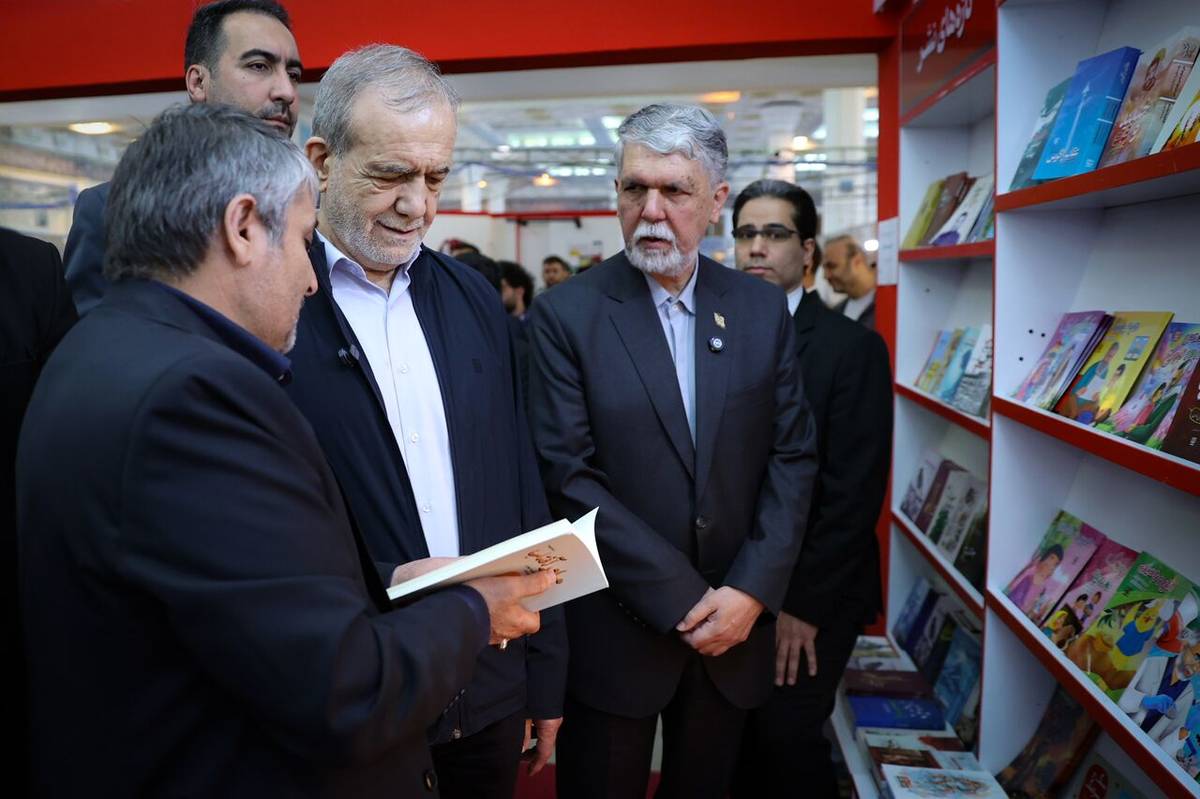 مردم باید این حق را داشته باشند که با آزادی کتاب مورد نظر خود را برگزینند