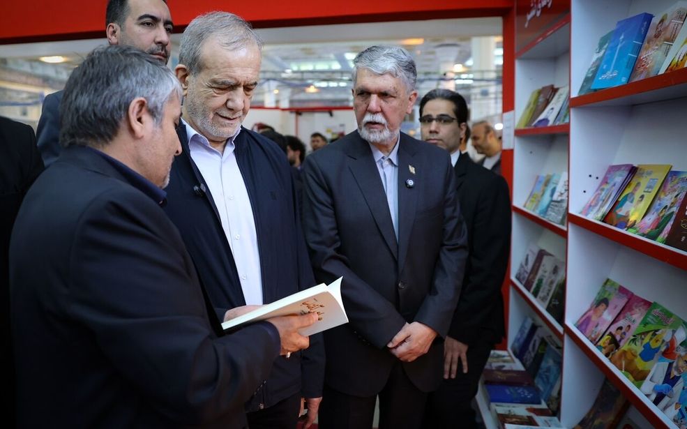 مردم باید این حق را داشته باشند که با آزادی کتاب مورد نظر خود را برگزینند