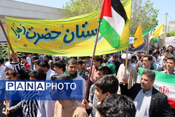 راهپیمایی دانش‌آموزان جعفرآباد قم در اعلام حمایت از عملیات وعده صادق