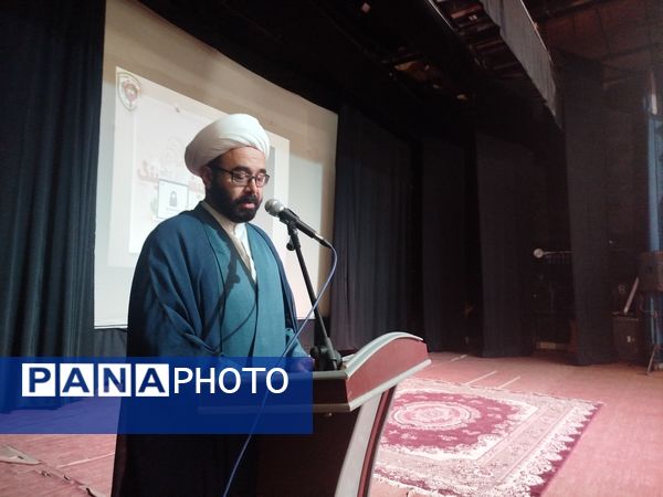 همایش فضای مجازی ظرفیت ها و آسیب ها در سالن سرو کاشمر با حضور مسئولین شهرستان