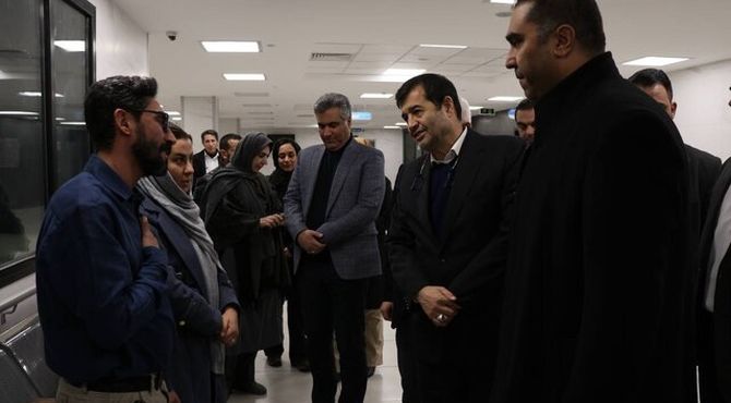 حضور دوباره دنیامالی در بیمارستان؛ بهبود سطح هوشیاری دختر موتورسوار