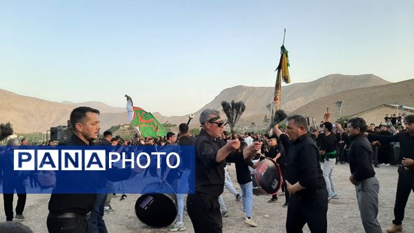 آیین زنجیر زنی و عزاداری روز تاسوعای حسینی