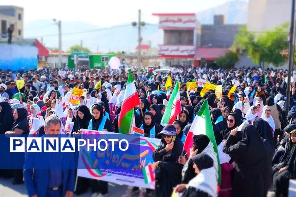 حضور پرشور دانش‌آموزان و فرهنگیان در راهپیمایی روز دانش‌ آموز در باشت 