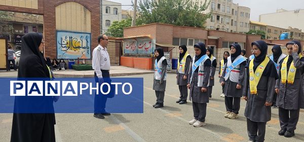 بازدید ارزیاب سازمان دانش‌آموزی کشور از فعالیت‌های مدارس تمام تشکیلاتی استان البرز 