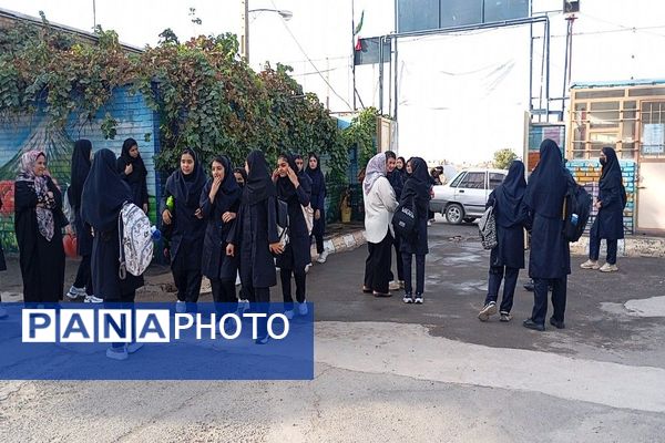 آغاز سال تحصیلی جدید و گرامیداشت هفته دفاع مقدس در دبیرستان شهید مجید دهنوی نیشابور