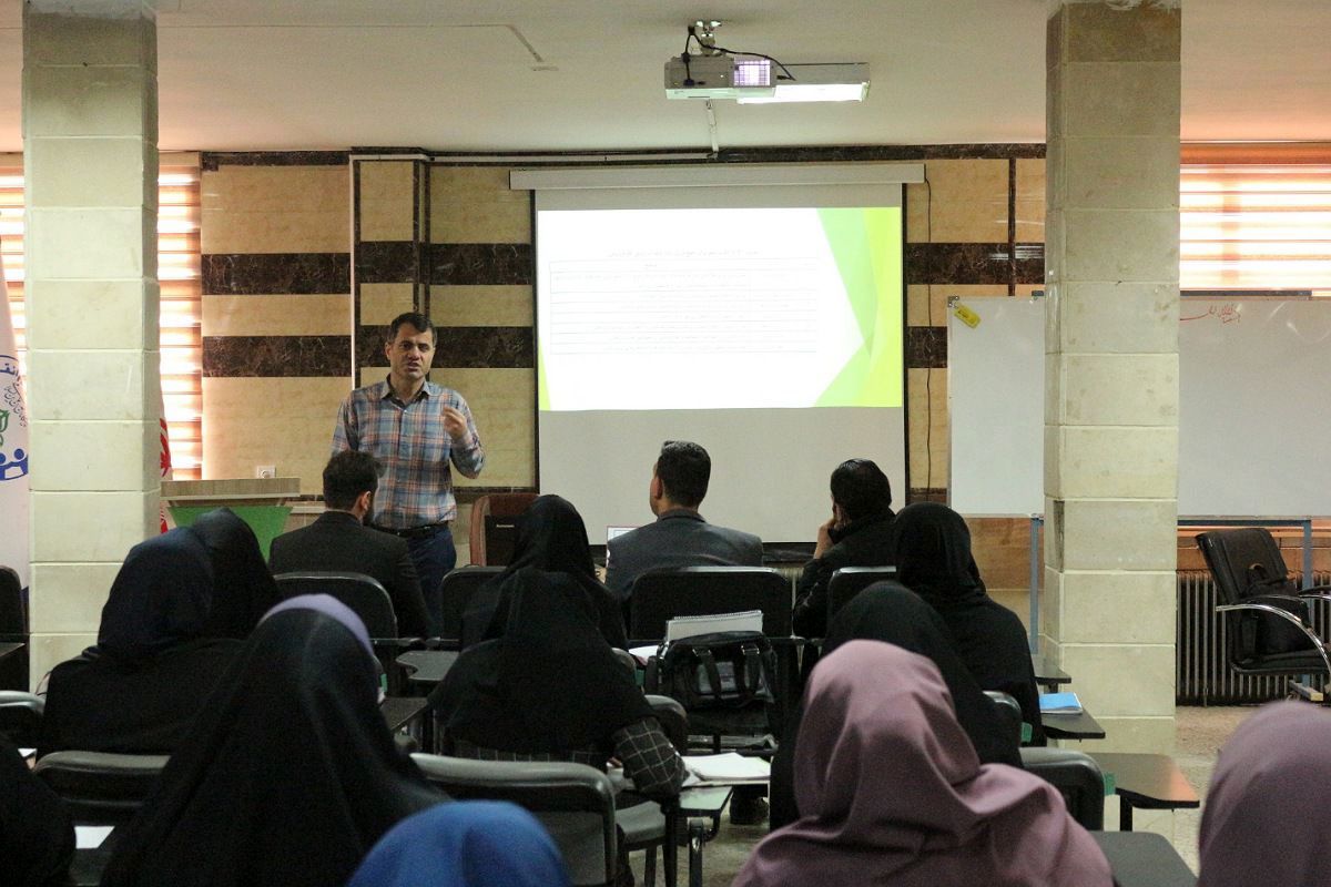 کارگاه اقدام‌پژوهی در فیروزکوه؛ گامی به سوی معلمی پژوهنده