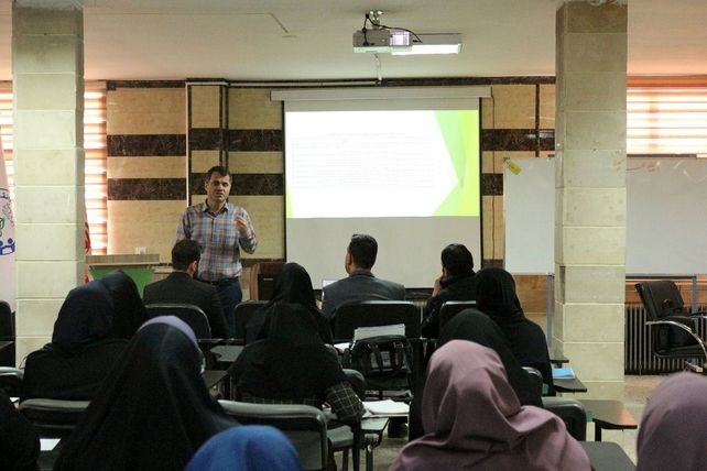 کارگاه اقدام‌پژوهی در فیروزکوه؛ گامی به سوی معلمی پژوهنده