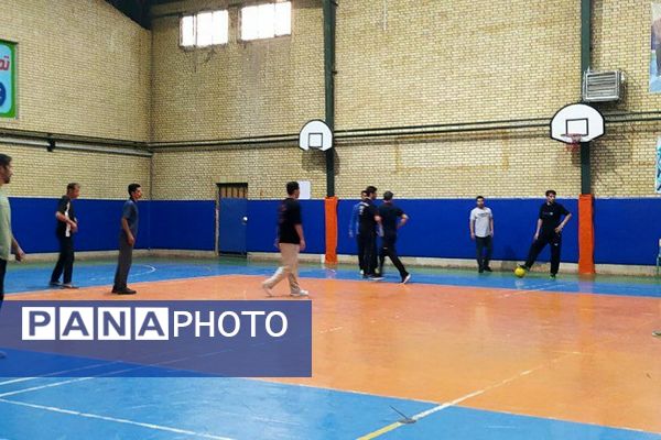 پدر و پسر در میدان ورزش؛ شور و نشاط ورزشی در مدرسه علامه طباطبایی پیشوا