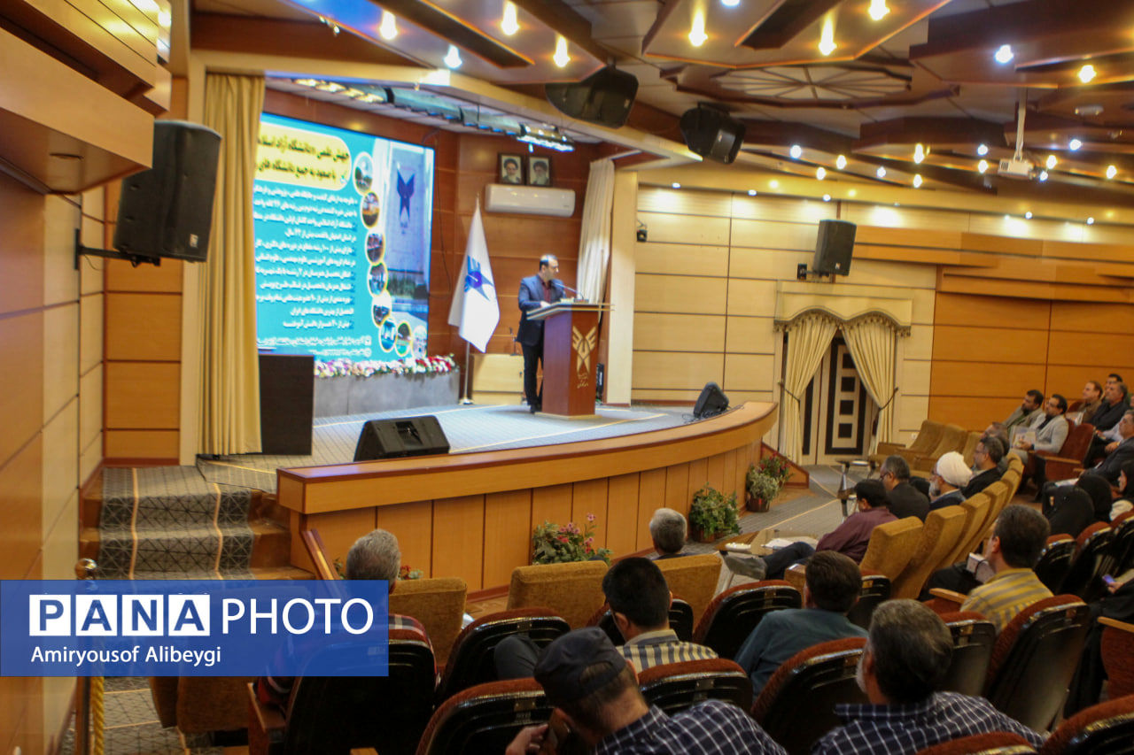 نشست هم‌اندیشی آموزش و پرورش و دانشگاه آزاد اسلامی کاشان؛ معلمان، خط‌شکنان جبهه فرهنگی کشور