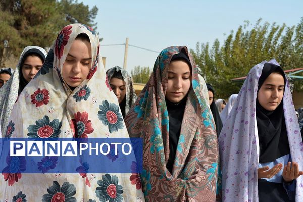 نماز باران، همخوانی زمین و آسمان در دبیرستان ولایت بهارستان‌دو