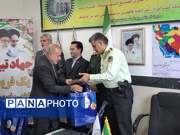 آیین تجلیل از رزمندگان و آزادگان سرافراز دفاع مقدس 