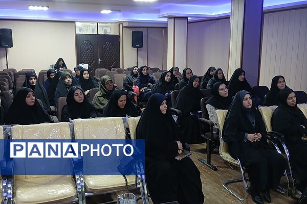 کارگاههای  آموزشی وتوانمندسازی  ویژه رابطین امور بانوان