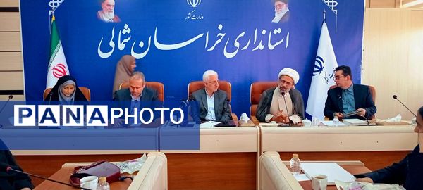 نشست بین نسلی دانش‌آموزان دختر منتخب با حضور مشاور وزیر و استاندار 