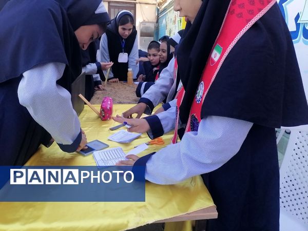 مراسم انتخابات شورای دانش آموزی در دبیرستان ناهید نخودی 