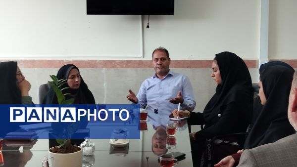 جلسه همکاری کمیته امداد و شورای دانش‌آموزی در آموزش و پرورش ناحیه ۲ کرج و شهرستان فردیس 