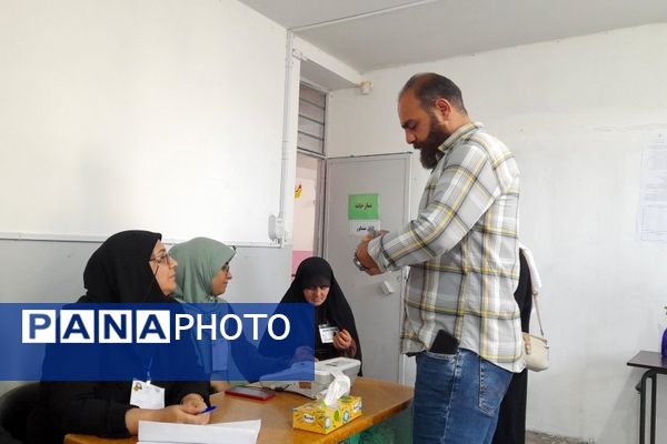 حضور پرشور مردم شهرستان نور در انتخابات