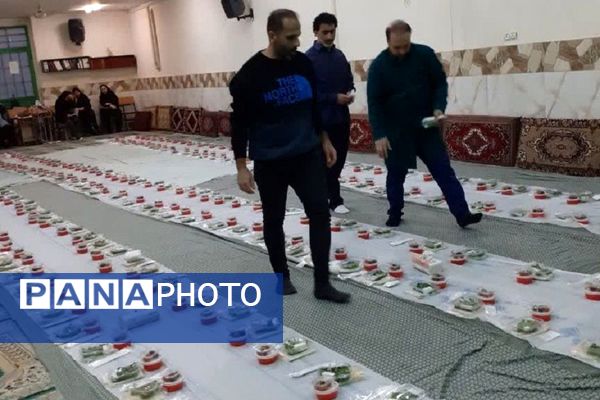 سفره افطار در دبستان شاهد بهنام محمدی ناحیه 2 کرج 