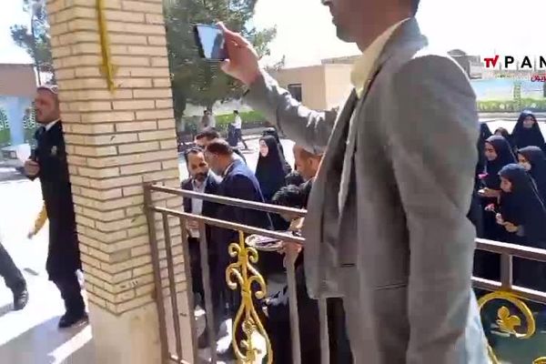 برگزاری جشن ولادت امام رضا(ع) در دبیرستان شهید خسروی شهرستان‌ زارچ