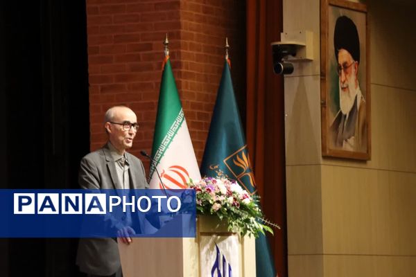 سند هویتی استاد ایرج افشار در یزد رونمایی شد