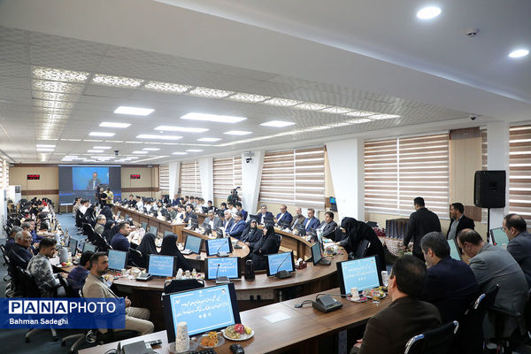 مراسم تقدیر از مدال آوران المپیادهای جهانی و رتبه های برتر کنکور شهر تهران