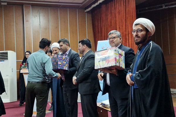 آیین تقدیر از مشاوران و رابطین مشاورین در قرچک