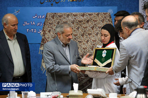 مراسم بدرقه تیم‌های ملی فوتسال دانش‌آموزی پسران و دختران ایران به رقابت‌های جام جهانی