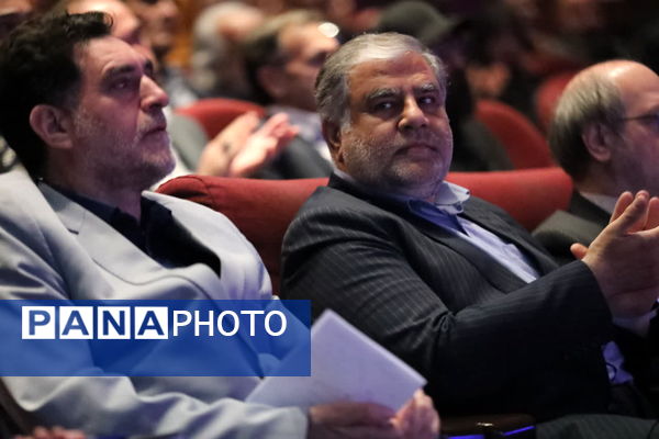 آیین تقدیر از برگزیدگان بیست و ششمین جشنواره تئاتر استان قم