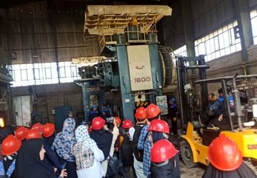 بازدید از کارخانه پتک شیراز در قالب اردوی راهیان پیشرفت
