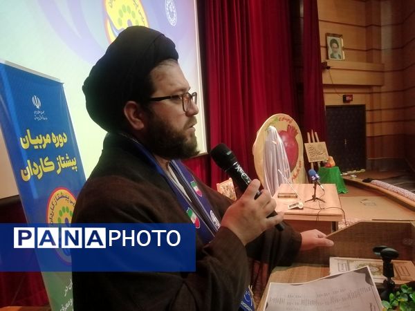 آیین افتتاحیه دوره تربیت مربی کاردان سازمان دانش‌آموزی استان قم