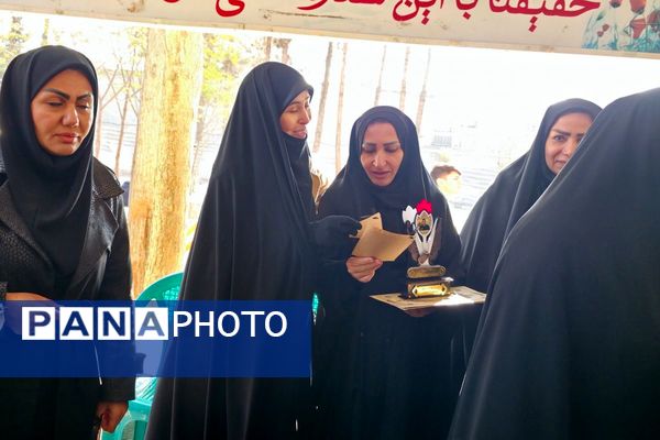 مراسم عزاداری حضرت ام‌البنین(س) همراه با تجلیل از خانواده‌های شهدا در رباط‌کریم