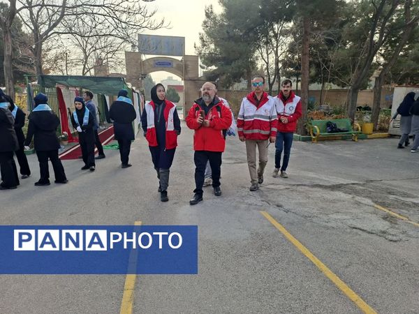 مانور زلزله استانی در هنرستان دخترانه محمودیه ناحیه ۶(2)