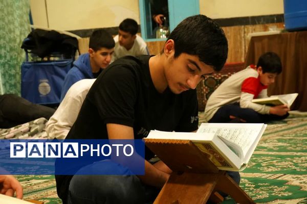 اعتکاف دانش‌آموزی در قائمشهر