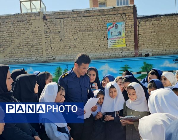 بزرگداشت روز آتش‌نشان در مدرسه شهید خاقانی شهرستان شیروان