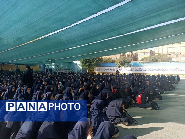 جشن عاطفه ها در دبیرستان دلیری ناحیه دو 