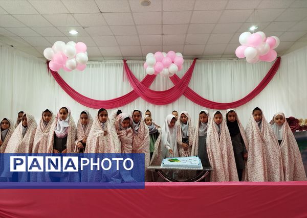 جشن عبادت دانش‌آموزان دختر در کانون فرهنگی تربیتی عاطفه شهرستان کاشمر 