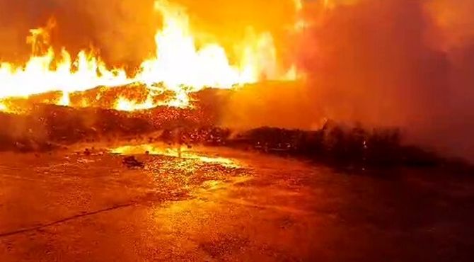 جزئیات حریق گسترده انبار بزرگ لباس در ورامین