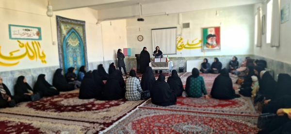 جلسه توانمندسازی والدین پایه هفتم و گفتمان تربیتی- درسی در دبیرستان فیاض کاشمر