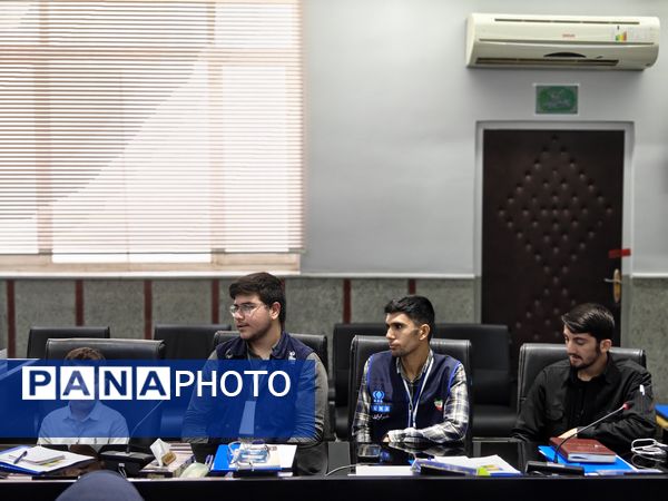 نشست صمیمانه نماینده وزیر آموزش و پرورش با دانش آموز خبرنگاران پانا کرمانشاه