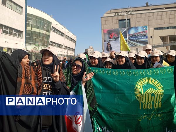 حماسه دانش‌آموزان مشهدی در روز ۱۳ آبان